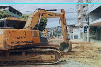 Obra da Silvério Campos está em frente a rua da delegacia