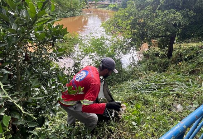 Mutirão de limpeza das margens do Rio Muriaé é iniciado nesta terça-feira (18)