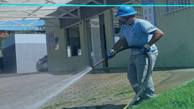 Demsur realiza a desinfecção de áreas de saúde e de grande fluxo em Muriaé