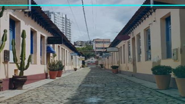 Os serviços de capina e roçada seguem pelos bairros da cidade
